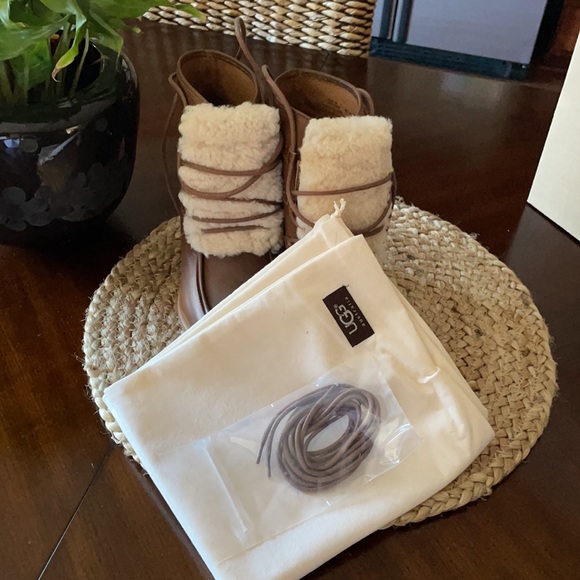 UGG Analise Exposed fur lace up boots. - Picture 14 of 16